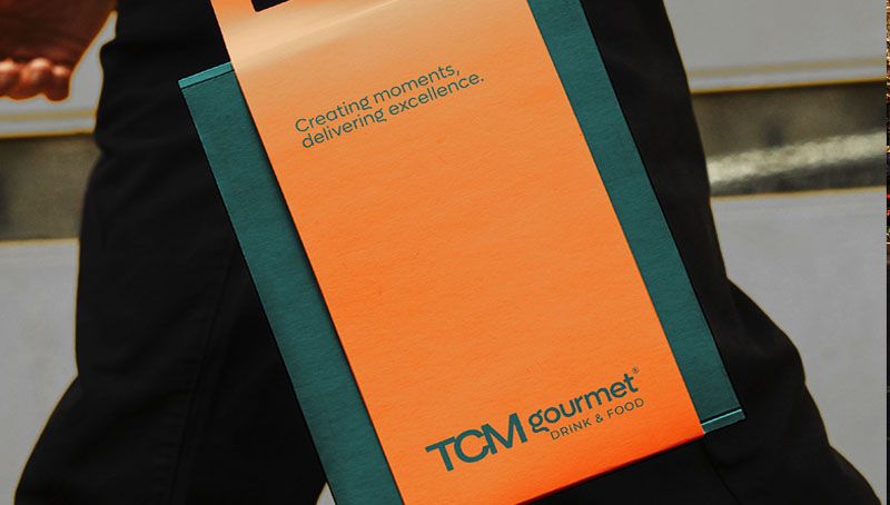 Proyecto TCM Gourmet: packaging de TCM Gourmet con eslogan 'creating moments, delivering excellence' en la home de Cultbrand